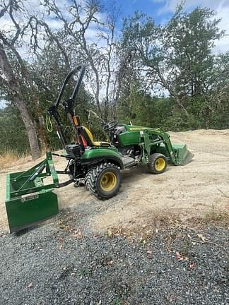 Image of John Deere 1023E equipment image 2