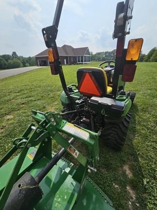 Image of John Deere 1023E equipment image 4