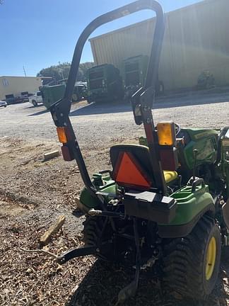 Image of John Deere 1023E equipment image 3