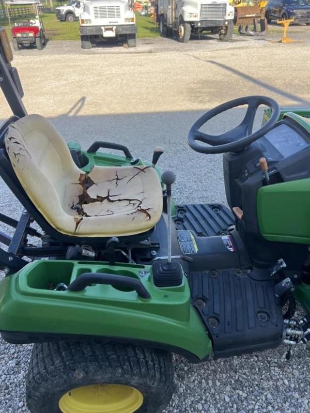Image of John Deere 1023E equipment image 4