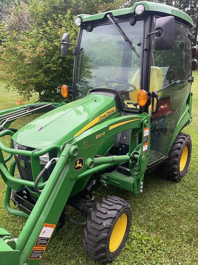 Image of John Deere 1025R equipment image 3