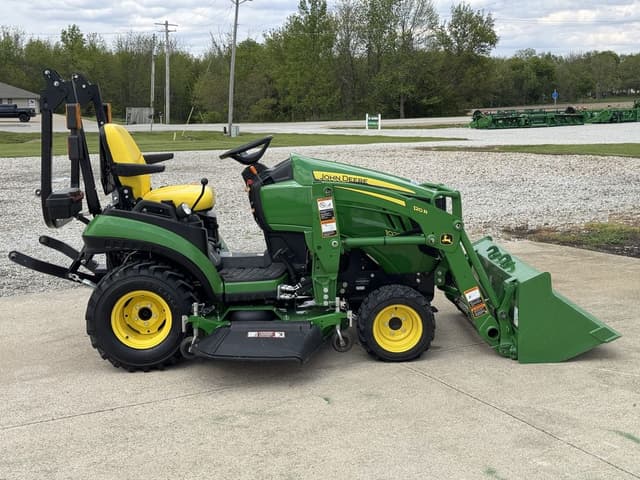 Image of John Deere 1025R equipment image 3