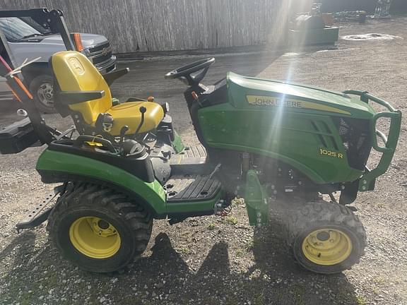 Image of John Deere 1025R equipment image 3