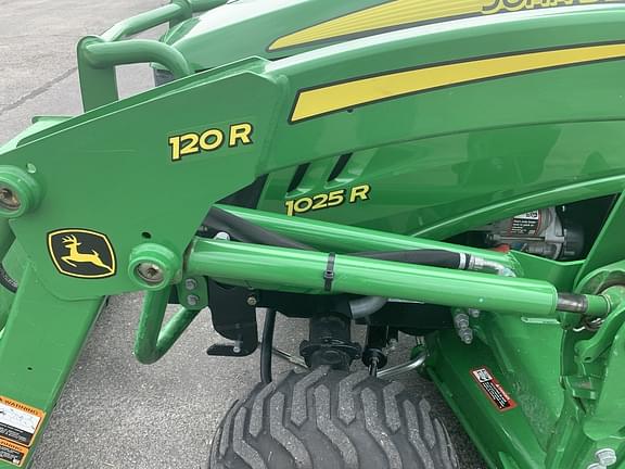 Image of John Deere 1025R equipment image 3