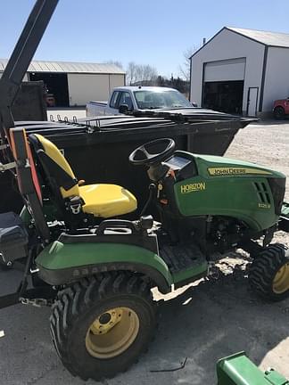 Image of John Deere 1025R equipment image 1