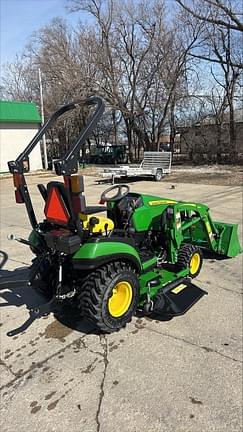 Image of John Deere 1025R equipment image 3
