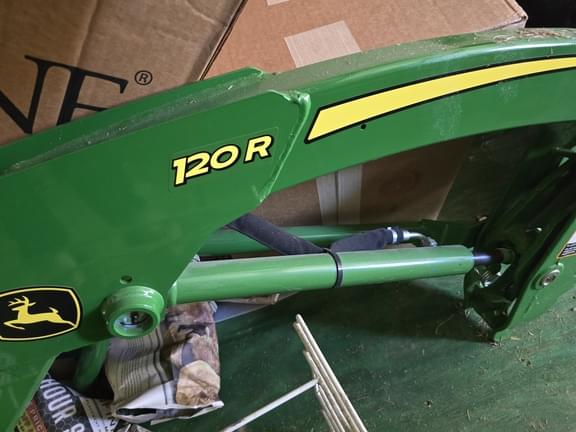 Image of John Deere 1025R equipment image 2