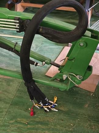Image of John Deere 1025R equipment image 3