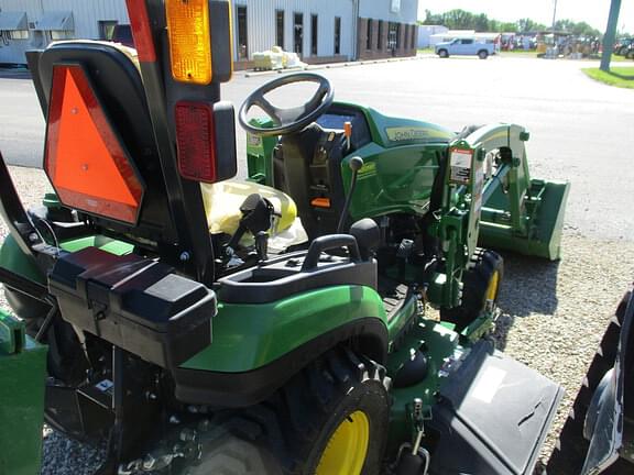 Image of John Deere 1025R equipment image 4