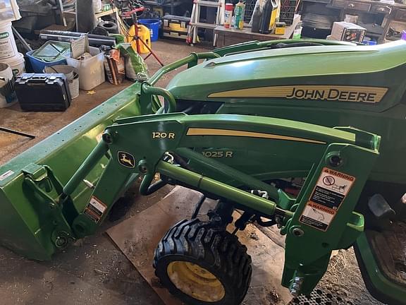 Image of John Deere 1025R equipment image 4