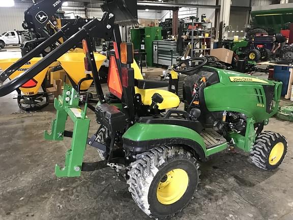 Image of John Deere 1025R equipment image 3