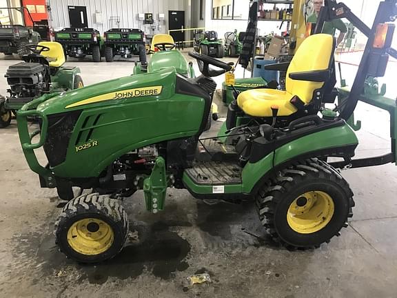 Image of John Deere 1025R equipment image 1