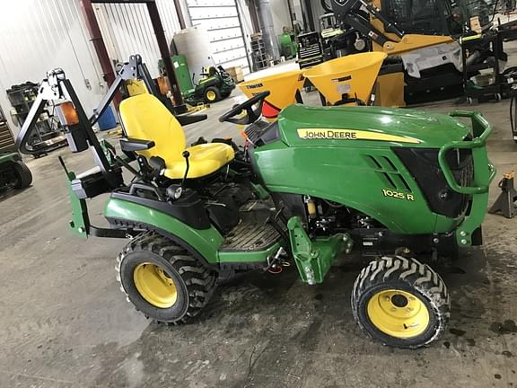Image of John Deere 1025R equipment image 4
