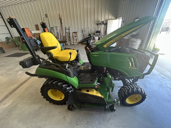 2019 John Deere 1025R Equipment Image0