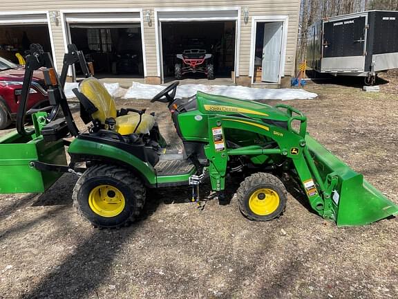 Image of John Deere 1025R equipment image 3