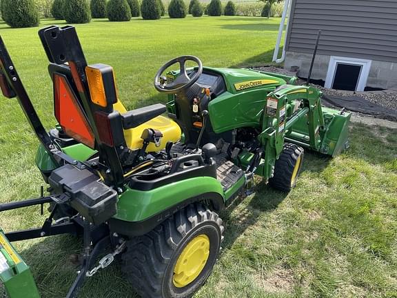 Image of John Deere 1025R equipment image 4