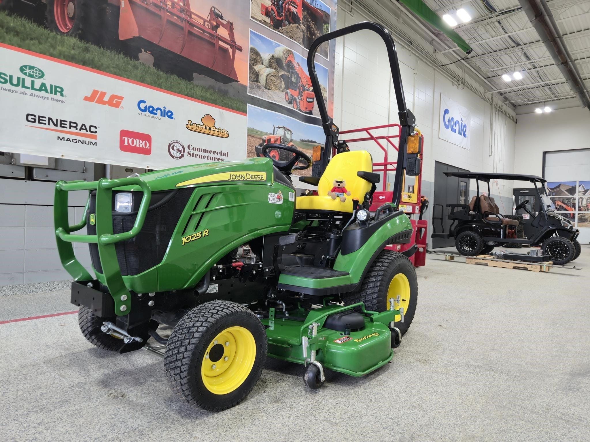 2019 John Deere 1025R Equipment Image0