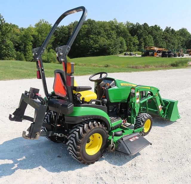 Image of John Deere 1025R equipment image 4