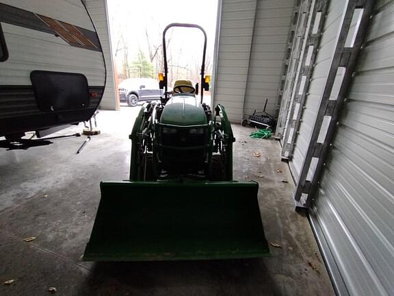 Image of John Deere 1025R equipment image 3