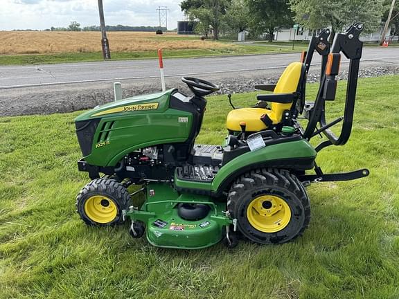 Image of John Deere 1025R equipment image 2