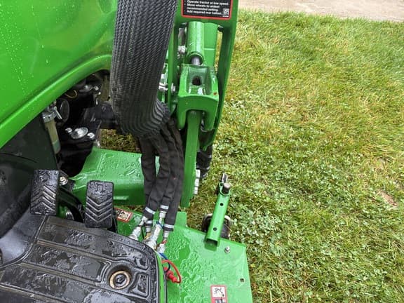 Image of John Deere 1025R equipment image 4