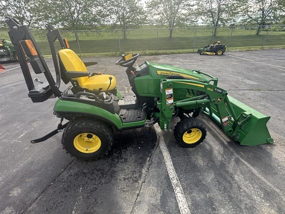 2019 John Deere 1025R Equipment Image0