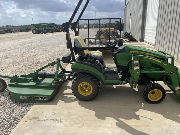 Image of John Deere 1025R equipment image 2