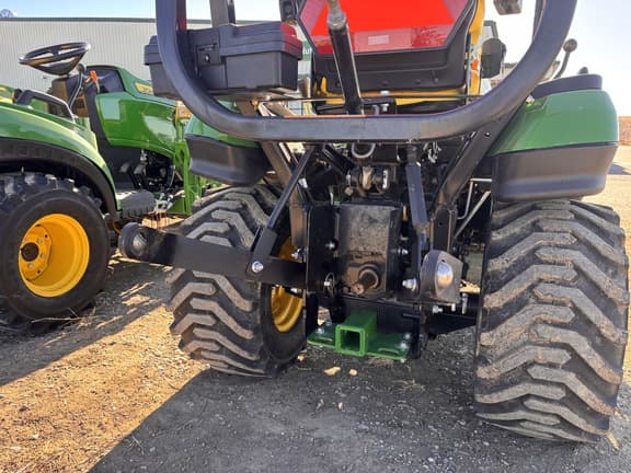 Image of John Deere 1025R equipment image 3