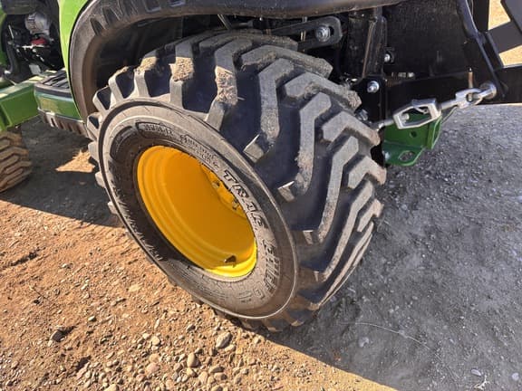 Image of John Deere 1025R equipment image 4