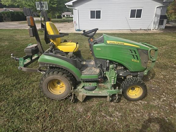 Image of John Deere 1025R equipment image 3