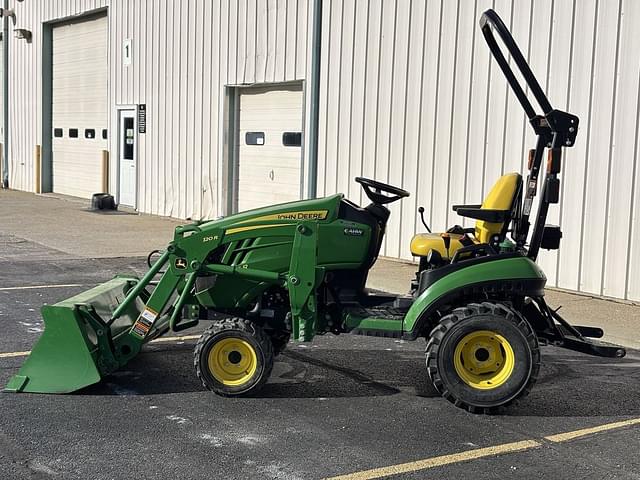 Image of John Deere 1025R equipment image 1