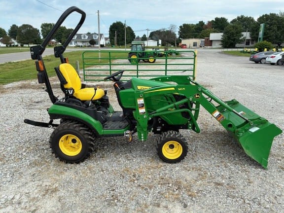 2019 John Deere 1025R Equipment Image0