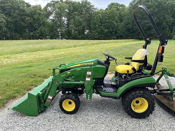 Image of John Deere 1025R equipment image 2