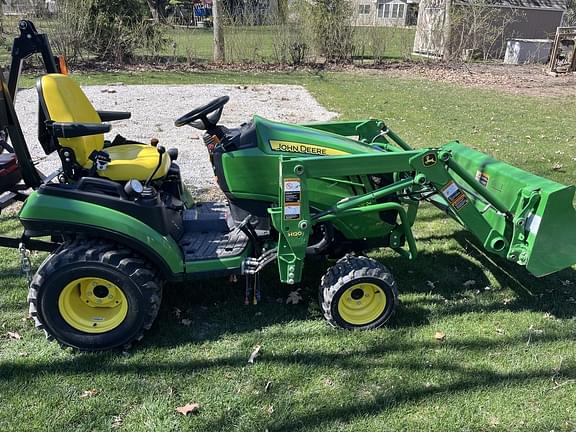 Image of John Deere 1025R equipment image 3