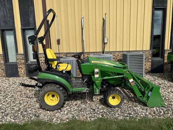 Image of John Deere 1025R equipment image 3