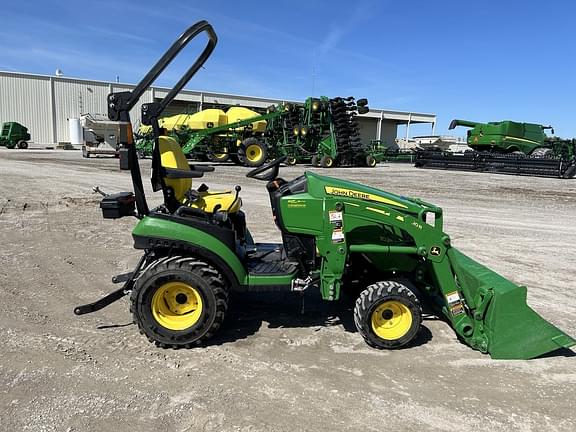 Image of John Deere 1025R equipment image 2