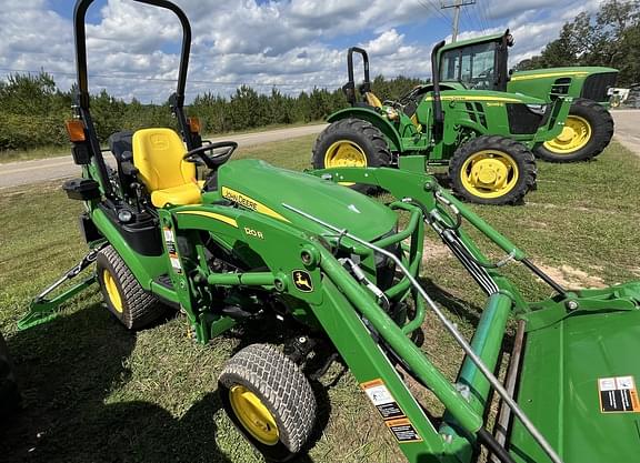 Image of John Deere 1025R equipment image 3