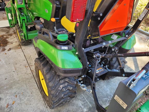 Image of John Deere 1025R equipment image 3