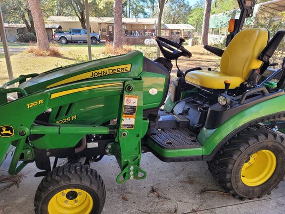 2019 John Deere 1025R Equipment Image0
