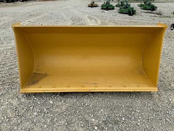 Image of John Deere Bucket equipment image 1