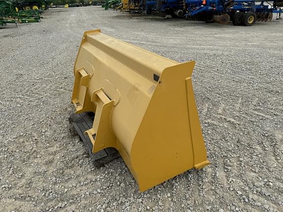 Image of John Deere Bucket equipment image 3