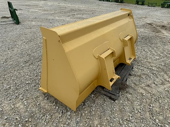 Image of John Deere Bucket equipment image 4