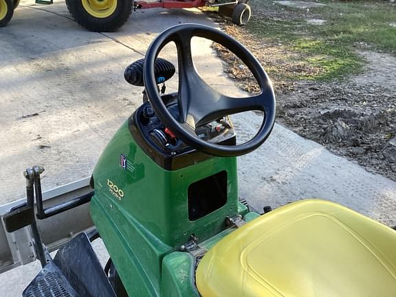 Image of John Deere 1200H equipment image 3