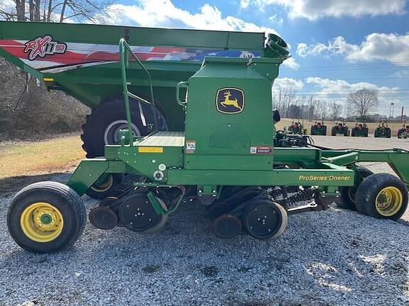 Image of John Deere 1590 equipment image 4