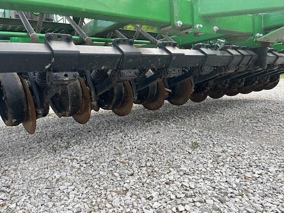 Image of John Deere 1590 equipment image 2