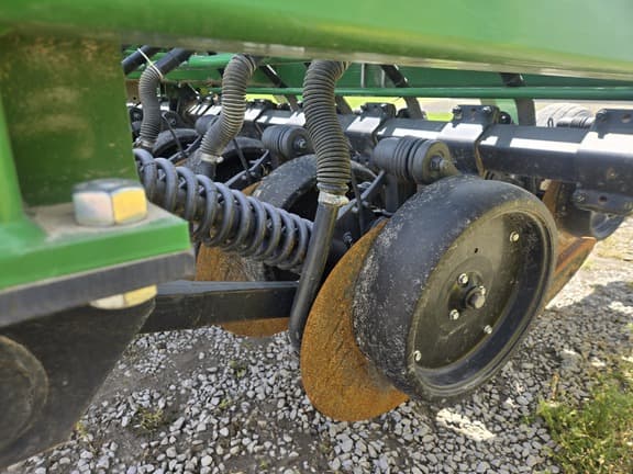 Image of John Deere 1590 equipment image 4