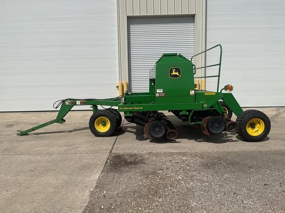 Image of John Deere 1590 equipment image 1