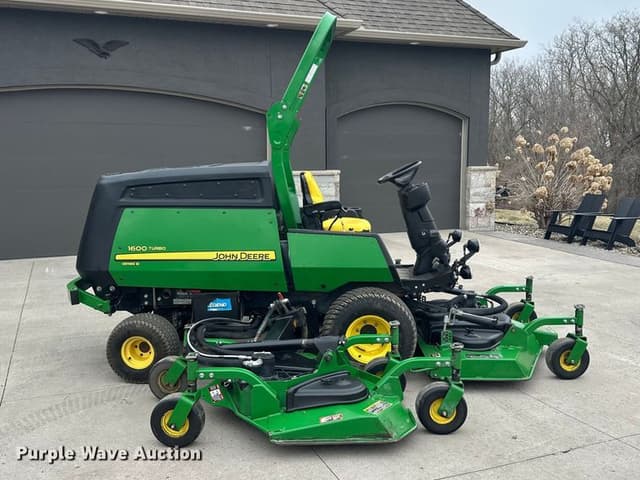 Image of John Deere 1600 Turbo III equipment image 3