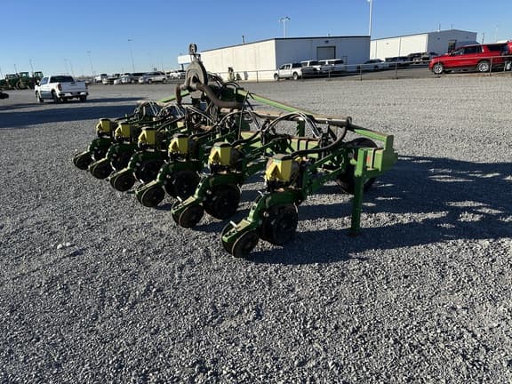 Image of John Deere 1705 equipment image 3