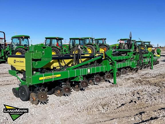 Image of John Deere 1725 equipment image 2